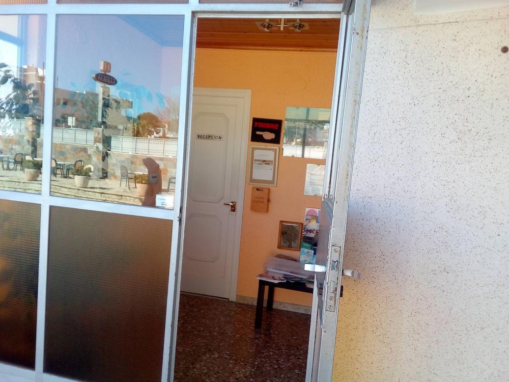 Hostal Lleida Calafell Exterior foto